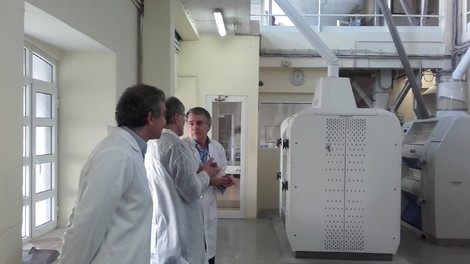 CERES - presidente da Junta de Freguesia de Campanhã visita a centenária fábrica de moagem